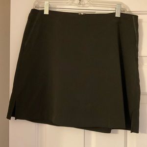 Lady Hagen like new black skorts